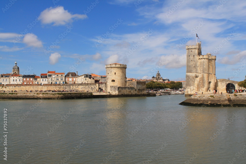 Entrée du vieux port de La Rochelle, France