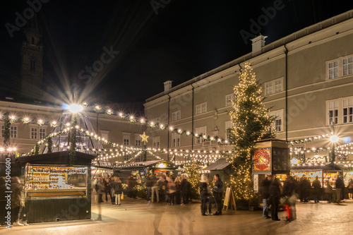 Blick auf den Weihnachtsmarkt photo