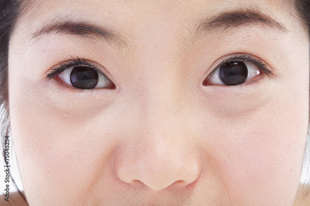 Fototapeta premium 화장하는 여성 얼굴 클로즈업