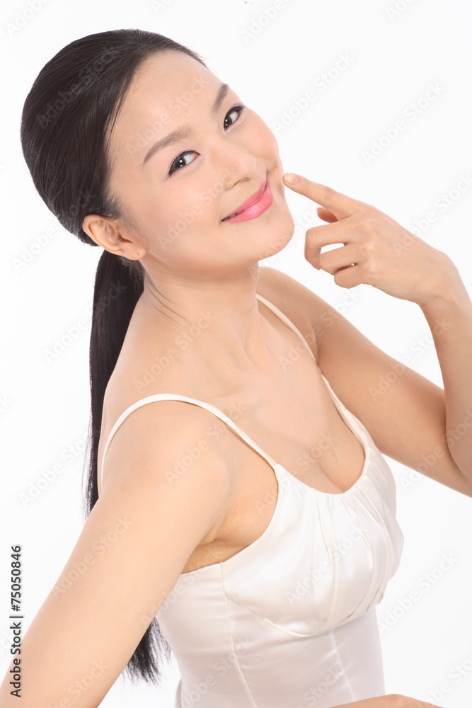 화장하는 여성 얼굴 클로즈업 화장하는 여성 얼굴 클로즈업