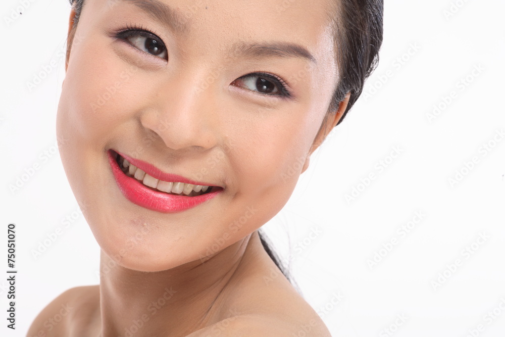 화장하는 여성 얼굴 클로즈업 화장하는 여성 얼굴 클로즈업