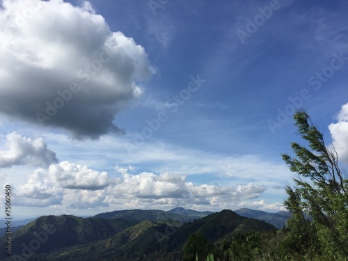 A beautiful sky with mountain background