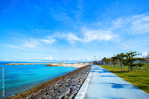 Sea of emerald green, Okinawa © shihina