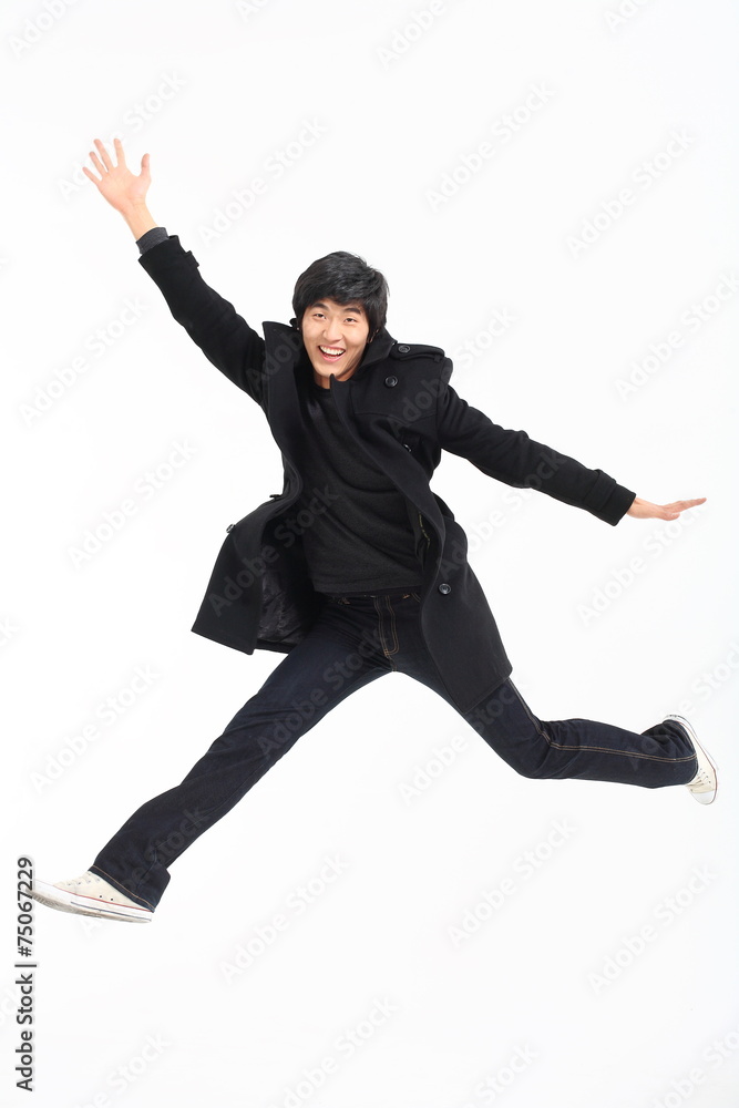 Obraz premium 스튜디오 안의 젊은 남자 다양한 포즈