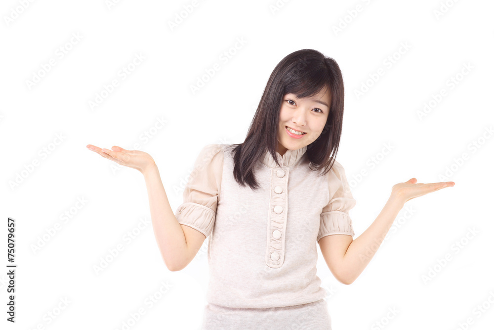 스튜디오 안의 화살표 든 여성 스튜디오 안의 화살표 든 여성