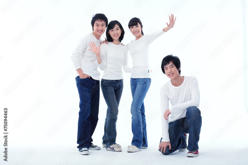 스튜디오 안의 젊은 대학생들 스튜디오 안의 젊은 대학생들