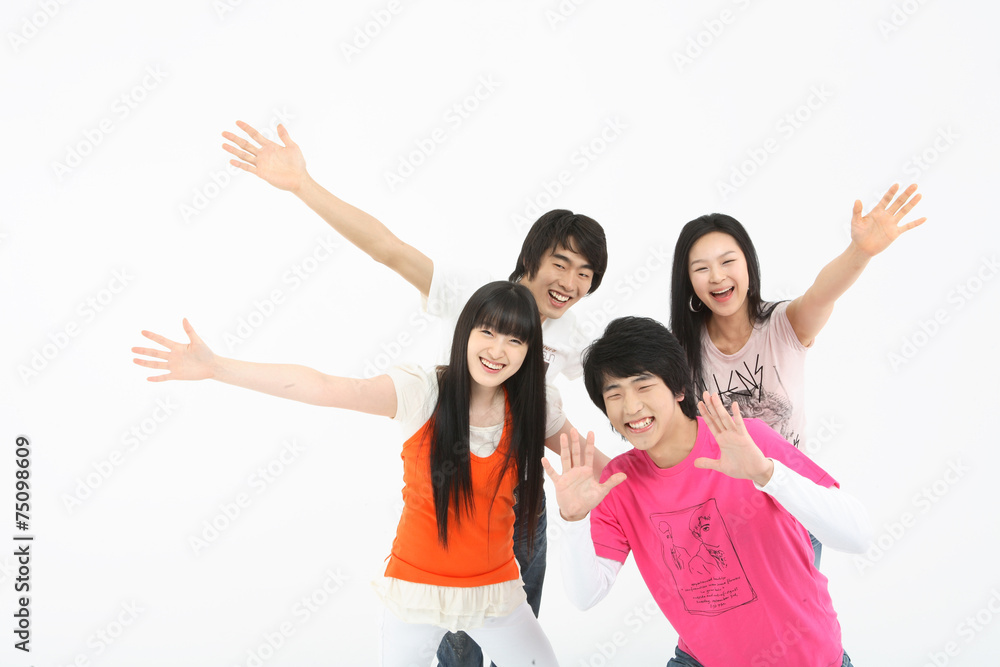 스튜디오 안의 젊은 대학생들 스튜디오 안의 젊은 대학생들