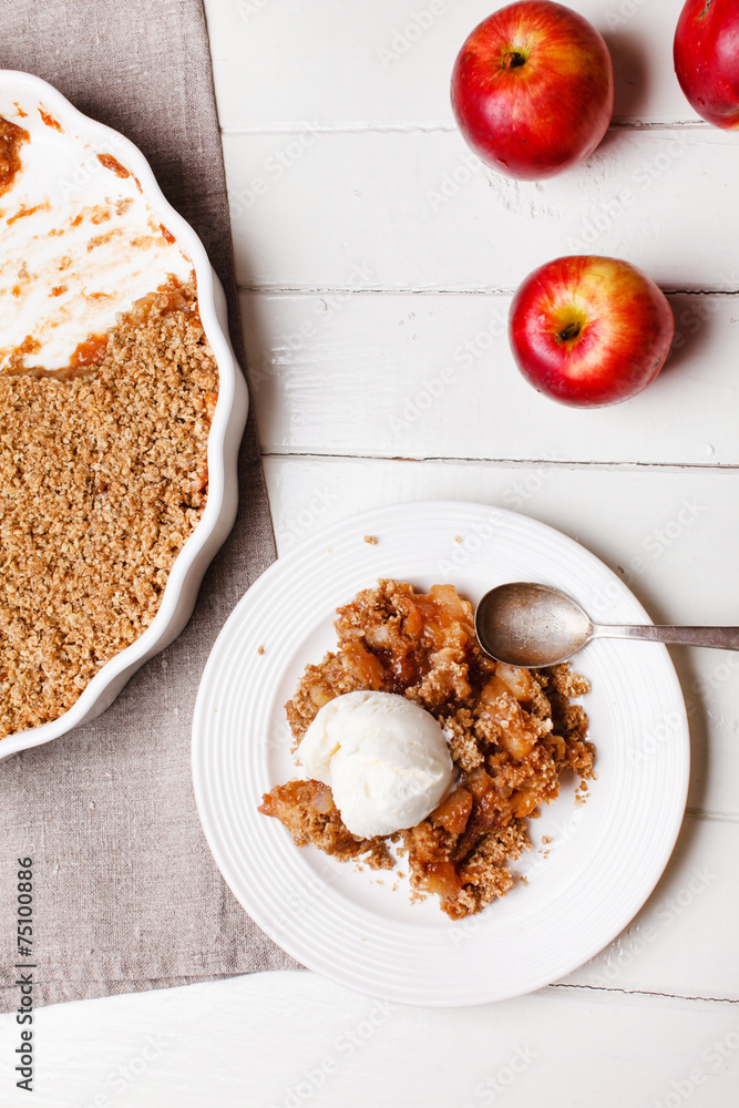 apple crumble with ice cream apple crumble with ice cream