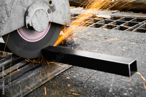 Machines for metal cutting