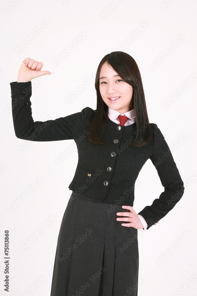 스튜디오 안의 고등학생 소녀