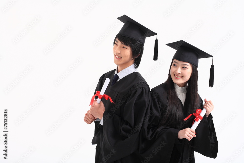 스튜디오 안의 남자 여자 졸업생 스튜디오 안의 남자 여자 졸업생