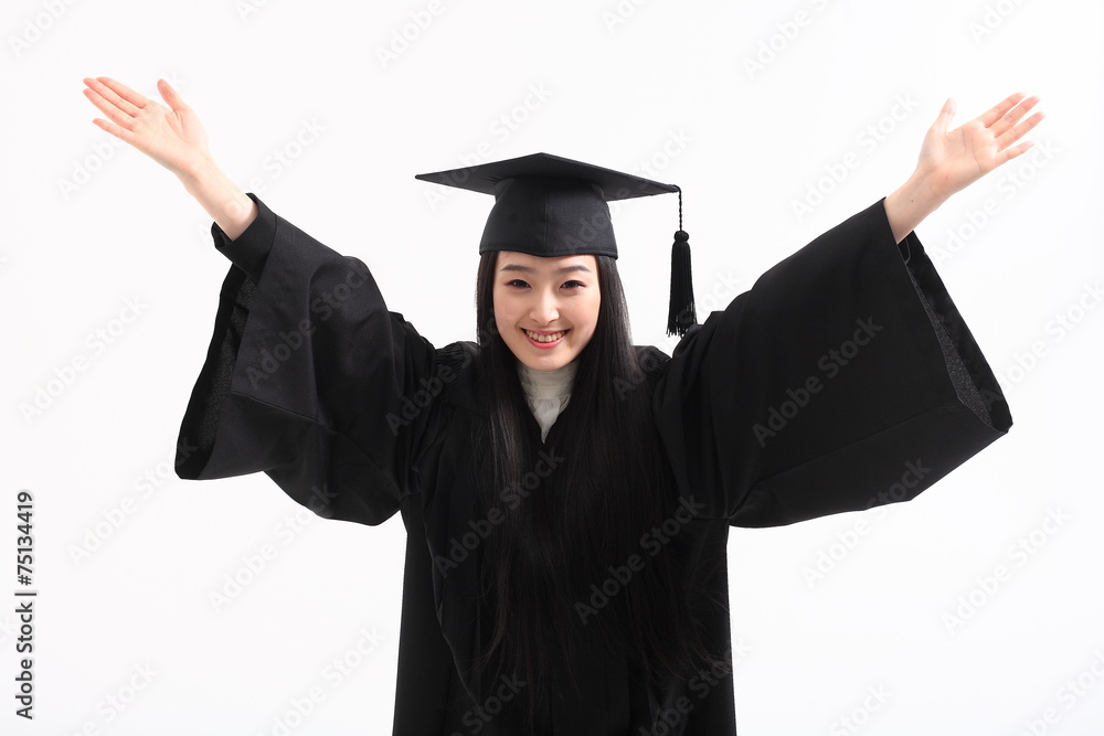 스튜디오 안의 남자 여자 졸업생