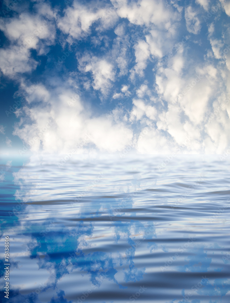 Obraz premium clouds with reflection on water