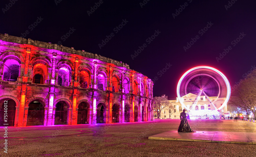 Φωτογραφία Roman amphitheatre, Arena of Nimes, in the evening - France