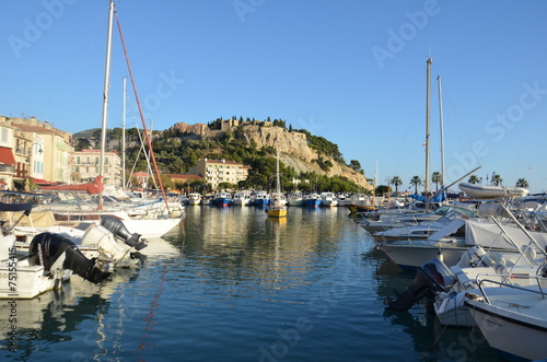 Centre-ville de Cassis ,  autour du port