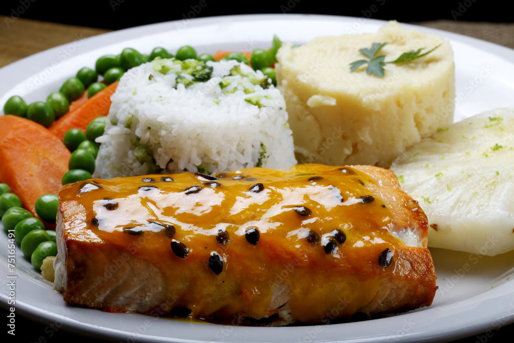 Salmon with rice, pineapple and vegetables Salmon with rice, pineapple and vegetables