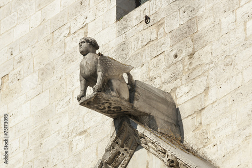 igure above the entrance to the Basilica of San Nicola in Bari