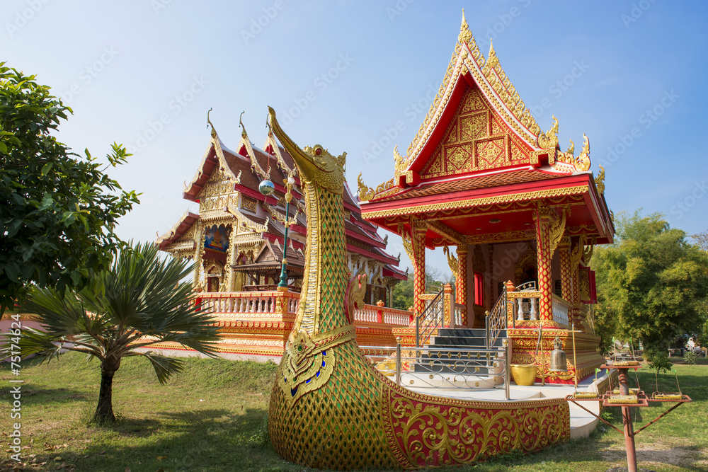Fototapeta premium Golden swan in Thai Buddhist temple