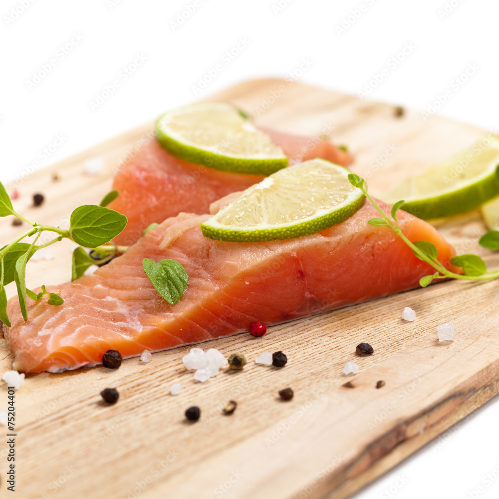 Fresh salmon fillet with oregano and lime slices