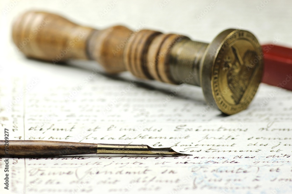 Schreibfeder auf französischem Dokument