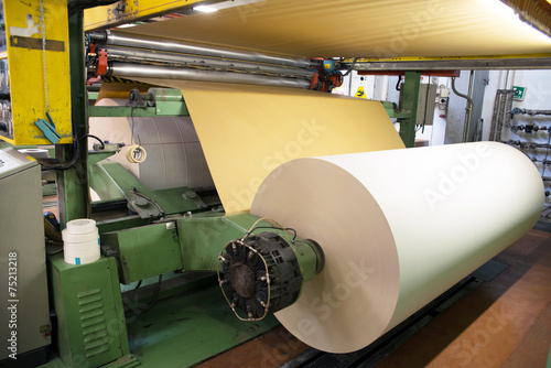 Factory to produce corrugated cardboard