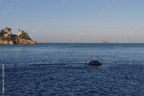 Dinard, the sea pool at high tide © Henky