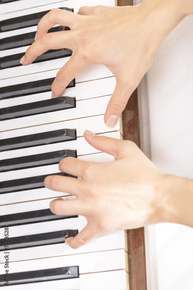 Fototapeta premium hands and piano