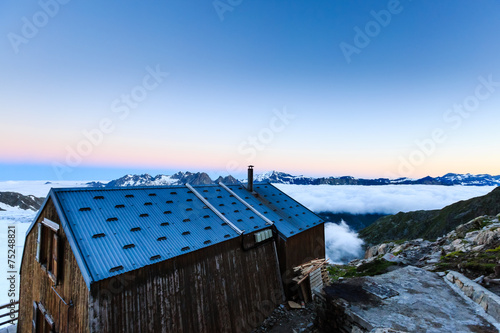 Winterraum, alte Hütte, Refuge Albert 1er photo