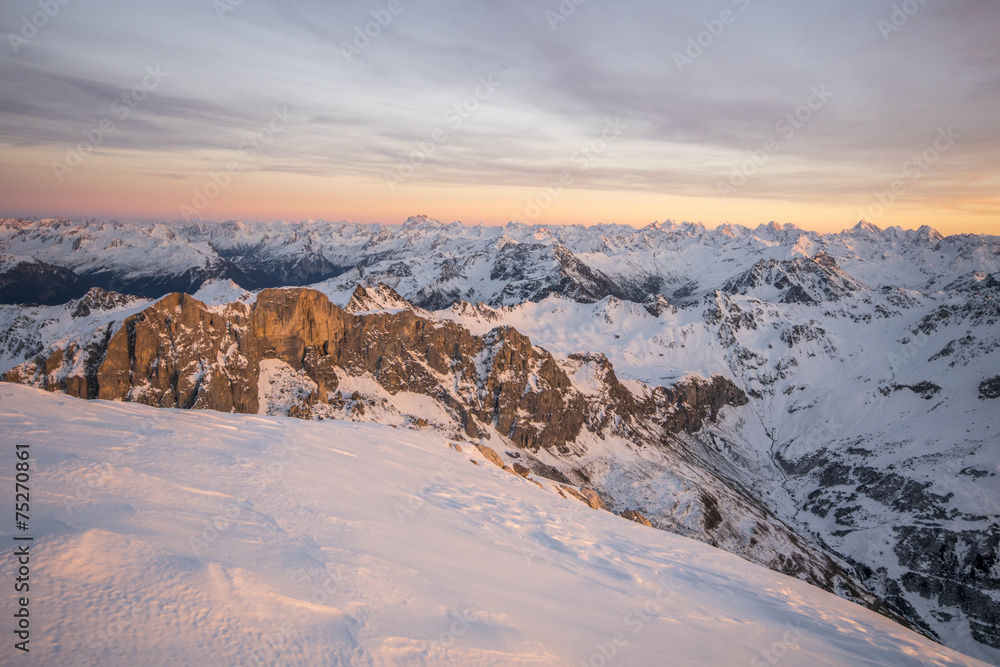 Morgendämmerung in den Alpen