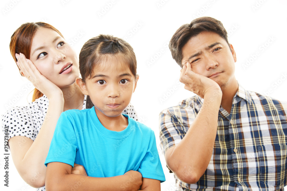 喧嘩をしている家族 喧嘩をしている家族