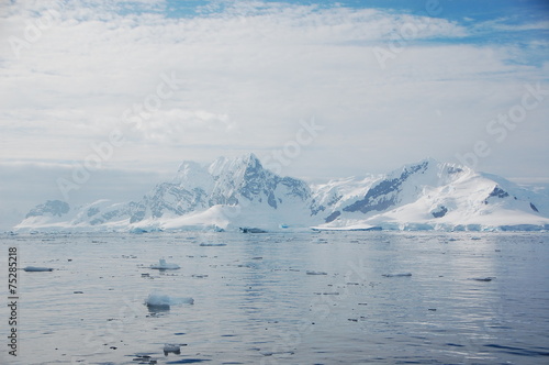 Antarctic Ocean © nyankotoasobu