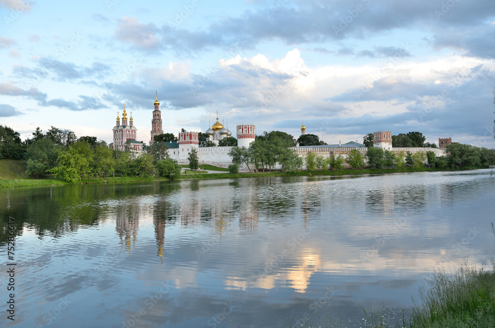 Москва, Новодевичий монастырь и пруд