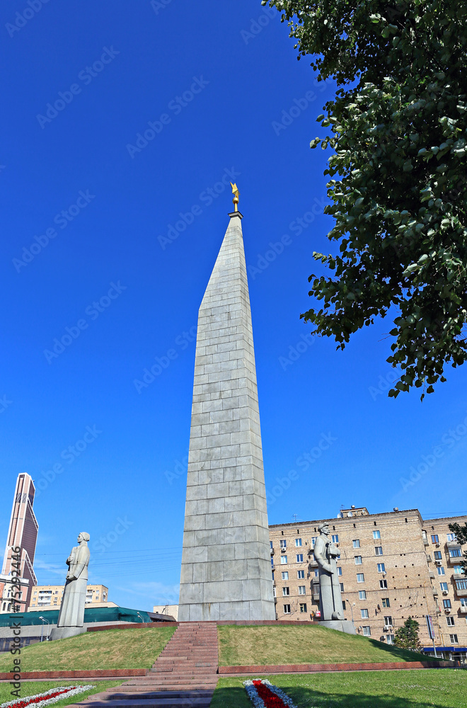 Obraz premium Monument obelisk Moscow - Hero City