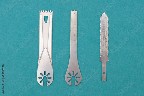 Surgery oscillating saw blades on green cloth.