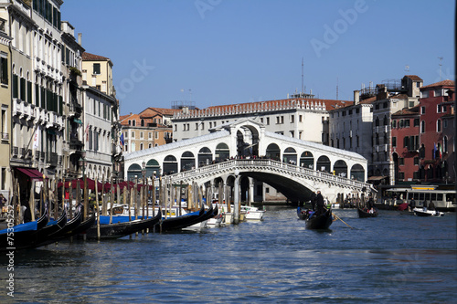 Rialto bridge in Venice, Italy © doganmesut