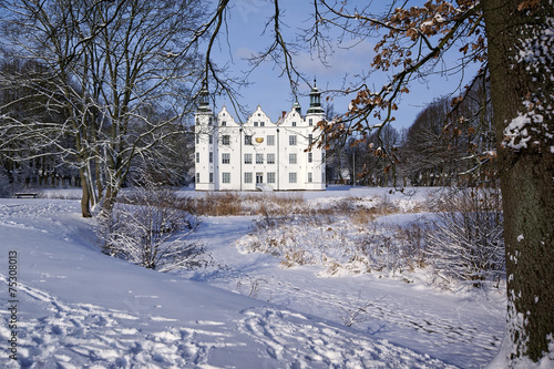 Ahrensburger Schloss im winter