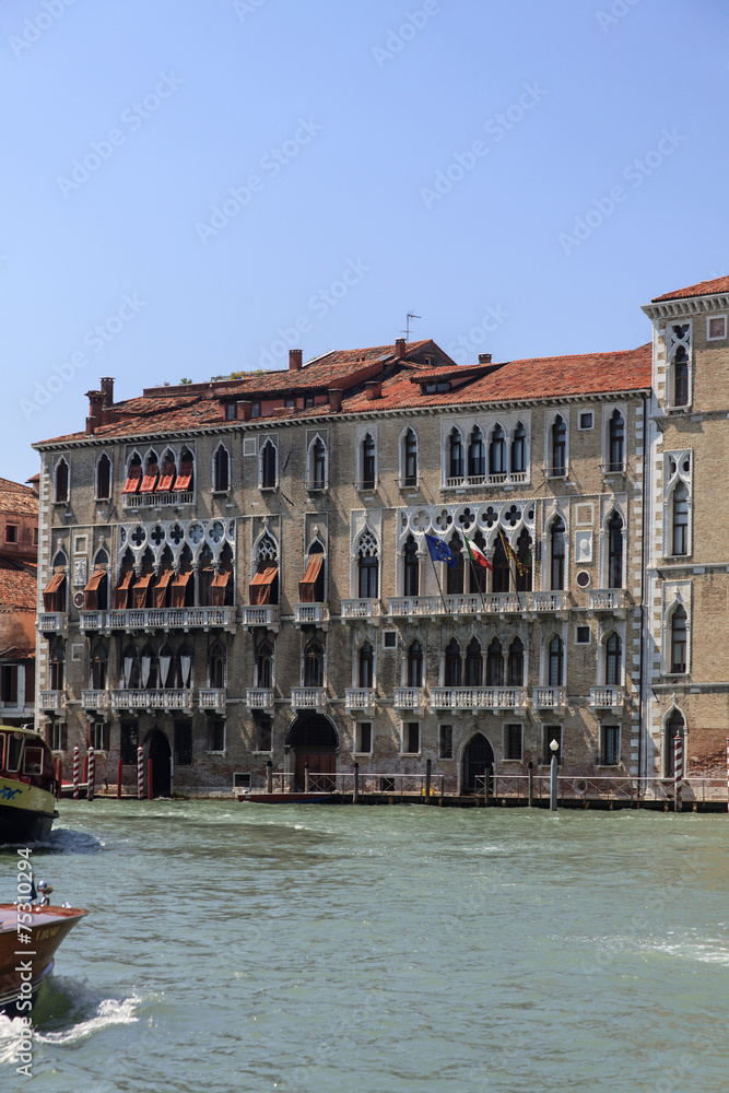 bunte Hausfassade am Canale Grande in Venedig
