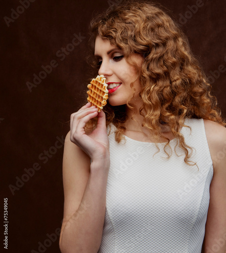 the girl's portrait with cookies