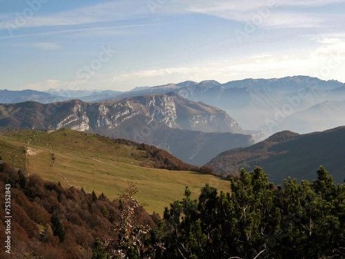i colori caldi e freddi della montagna