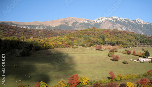 i colori caldi e freddi della montagna