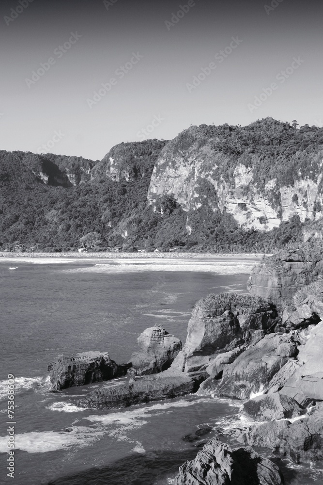 Obraz premium Pancake Rocks, New Zealand. Black and white.