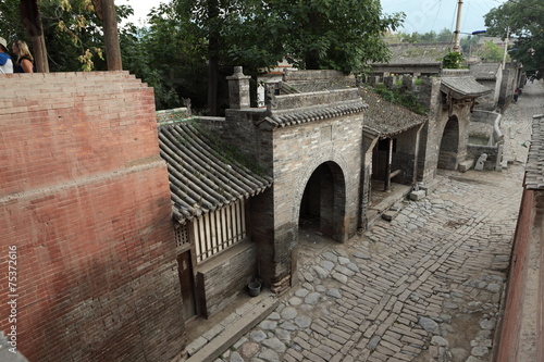 Tempel und Bauerndorf Zhangbi Cun in China photo