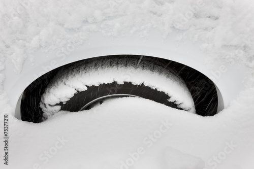 Autoreifen im Schnee