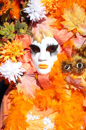 Fototapeta Naklejka Na Ścianę i Meble -  Autumn mask at the Carnival of Venice