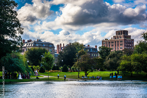 Buildings and a pond in the Public Garden in Boston, Massachuset © jonbilous