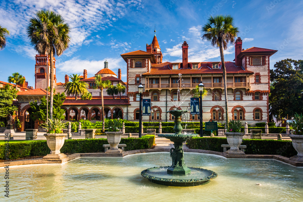 Obraz premium Fountains and Ponce de Leon Hall in St. Augustine, Florida.