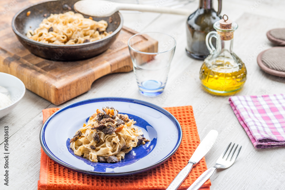 Pappardelle casarecce al sugo d’oca Pappardelle casarecce al sugo d’oca