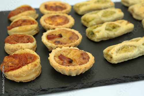 Wallpaper Mural feuilletés apéritif Torontodigital.ca