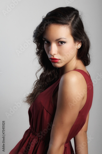 Ritratto di ragazza in studio