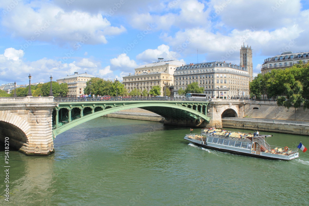 Promenade en bateau sur la seine, Paris